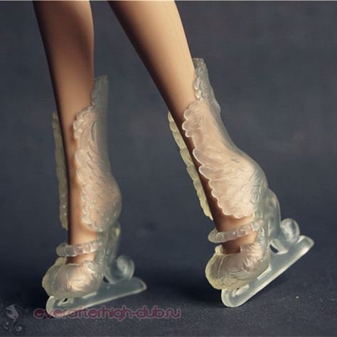 ever after high fairest on ice-duchess swan shoes Ever After High Shoes, Ice Heels, Swan Heels, Swan Shoes, Ice Shoes, How To Make Boots, Duchess Swan, Mod Shoes, Dollhouse Shoes