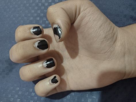 Black Chipped Nails Aesthetic, Black Nails Chipped, Chipped Nail Polish Aesthetic Grunge, Black Nail Polish Aesthetic Grunge, Chipped Black Nail Polish, Dirty Nails Aesthetic, Chipped Black Nails Aesthetic, Chipped Nails Aesthetic, Black Chipped Nails