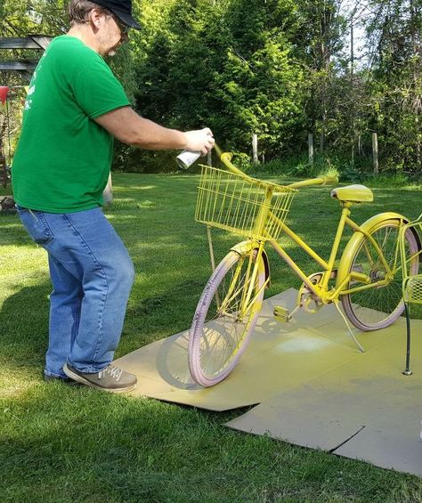 a real car stopper Painted Bikes For Garden, Old Bicycle Garden Ideas, Bicycle Planter Ideas, Bicycle Planter, Diy Bicycle, Bike Planter, Garden Magic, Bicycle Decor, Bicycle Painting