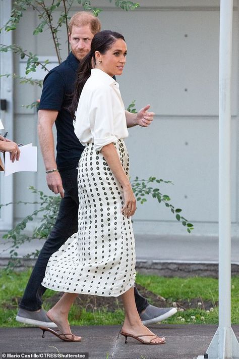 Archie Harrison, Meghan Markle Outfits, Colombian Fashion, Meghan And Harry, Markle Prince Harry, Meghan Markle Style, Royal Family News, Fashion Icons, One Clothing