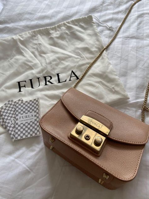 Furla Metropolis, Metropolis