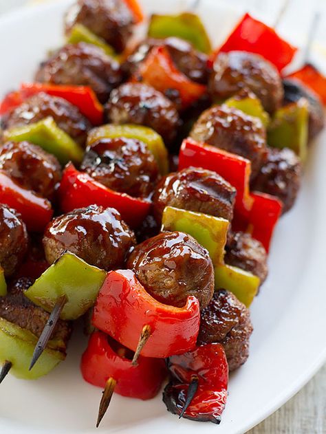 Bbq Grape Jelly Meatballs, Meatball Skewers, Food Skewers, Easy Grilling Recipes, Sweet And Sour Meatballs, Easy Grilling, Kabob Recipes, Skewer Recipes, Kebab Recipes