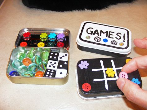 Altoids Game Tins including dice, marbles and button magnets for Tic-Tac-Toe. Tictac Box Diy, Tic Tac Box Crafts, Game Pieces Diy, Altoid Tin Ideas, Altoid Tin Crafts, Mint Tin Crafts, Tin Ideas, Tin Crafts, Altoids Tin