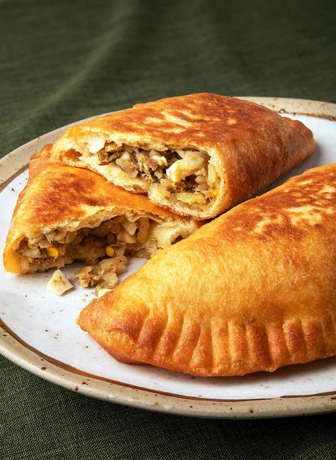 Finnish Cuisine, Scandinavian Recipes, Hand Pies Savory, Meat Pie Recipe, Finnish Recipes, Pillsbury Biscuits, Magazine Recipes, Meat Pies, Scandinavian Food