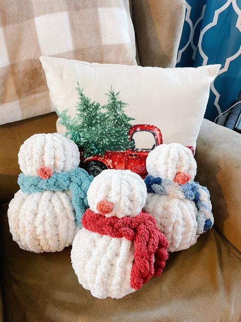 These soft, chunky, and ADORABLE knit snowmen are the perfect addition to your winter or Christmas/Holiday decor! Cuddle up with them on your couch or bed, place them on a table or shelf, let your kiddos play with them (with supervision), use them as a photo prop or gift them to others.  They are also customizable! Choose from over 30 different colors and select your perfect size.  The images show snowmen with white bodies.  1. Snowmen Colors: White, Ivory, Vintage 2. Scarf Colors: indicated in images - over 30.  *Please indicate which scarf color you would like in the personalization section.  3. Sizes and Prices:  - Small: 8 in tall and 6 in wide $20.00 - Medium: 10 in tall and 8 in wide  $28.00 - Large: 12 in tall and 10 in wide $38.00 - Set of 3 Snowmen: Small, Medium and Large  $82.00 Chunky Hand Knit Snowman, Diy Christmas Gifts Photos, Chunky Knit Snowman Diy, Snowmen Christmas Decor, Things To Hand Knit, Chunky Knit Diy, Chunky Yarn Projects Christmas, Christmas Chunky Yarn Crafts, Chunky Knit Christmas Tree