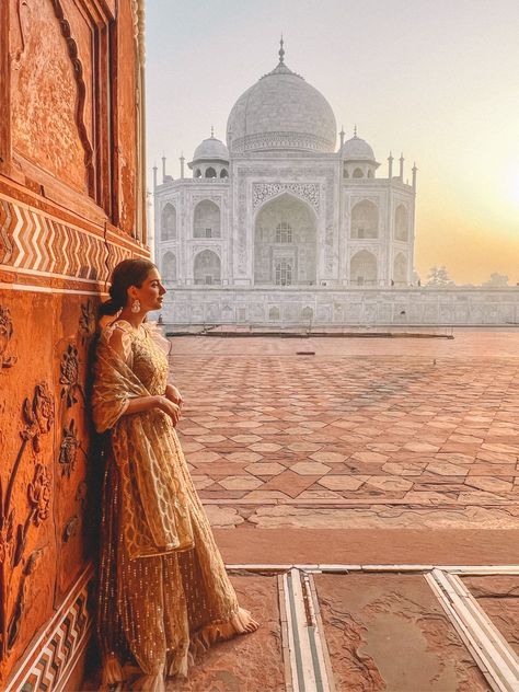 Agra Taj Mahal Photoshoot, Taj Mahal Photography Ideas, Outfit For Tajmahal Visit, Tajmahal Photoshoot Ideas, Taj Mahal Poses Pictures, Taj Mahal Poses For Women, Agra Photography Poses, Tajmahal Poses, Taj Mahal Picture Ideas