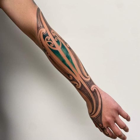 Maori Arm Tattoo Woman, Ta Moko Women Arm, Kirituhi Tattoo Women, Hand Tamoko, Ta Moko Women Leg, Maori Tattoo Designs Women Arm, Tamoko Women, Tamoko Women Maori Tattoos, Tamoko Maori Design