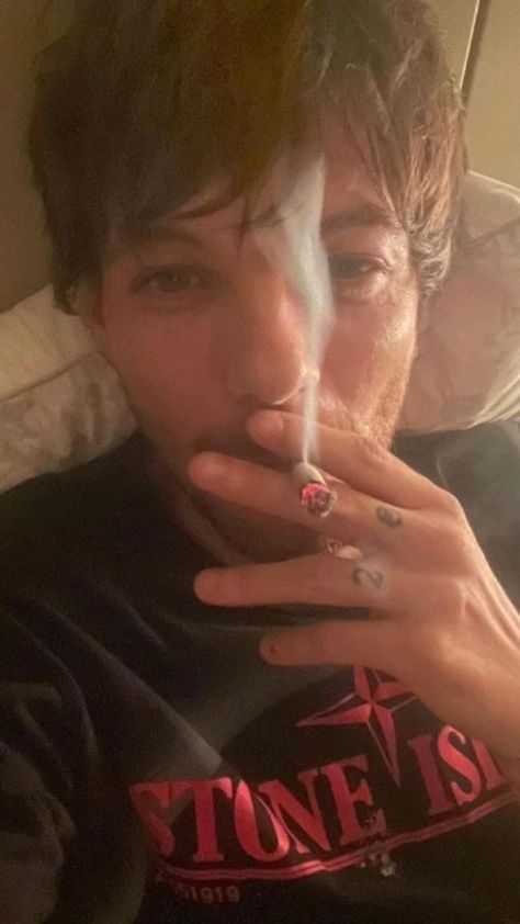 Louis Tomlinson, A Man, On Twitter, Twitter, Instagram