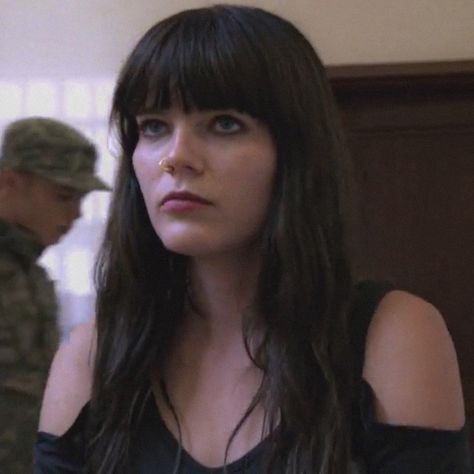 mandy milkovich icon Mandy Milkovich Icon, Mandy Milkovich Outfit, Mandy Milkovich Aesthetic, Mandy Shameless, Shameless Season 2, Emma Greenwell, Mandy Milkovich, Shameless Dr, Shameless Season