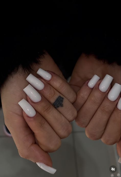 Square Nails Inspo Aesthetic, Fully White Nails, Nails Weiss, Square White Nails, Matte White Nails, Gold Gel Nails, Nail Extensions Acrylic, Solar Nails, Plain Nails