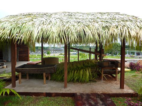 Palm leaves on roof Palm Roof, Desert Architecture, Fiber Studio, Pergola Decorations, Norfolk Island, Be Design, Tiki Torches, Backyard Paradise, Palm Fronds