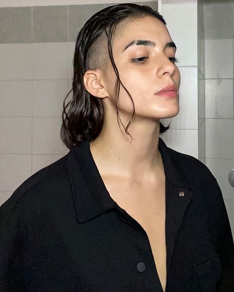 Sarah D’Angelo on Instagram: “Uwu” Aesthetic Long Hair, Masc Lesbian, Fine People, Gender Fluid Fashion, Short Hair Tomboy, Punk Nails, Hairstyle Inspo, Hair Flip, Cut Hair