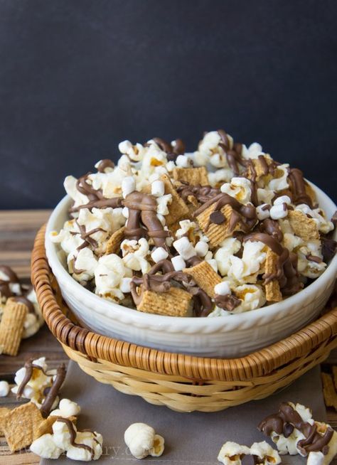 Dessert Popcorn, Smores Popcorn, World Desserts, Popcorn Treats, Popcorn Snacks, Snack Mixes, Popcorn Bar, Pop Popcorn, Popcorn Recipes