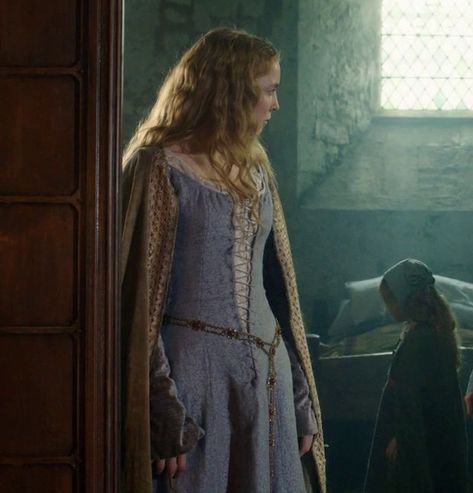 The White Princess e01 Elizabeth Of York, Historical Gowns, Medieval House, The White Princess, Medieval Houses, The Last Kingdom, White Princess, Kingdom Of Heaven, House Of Dragons