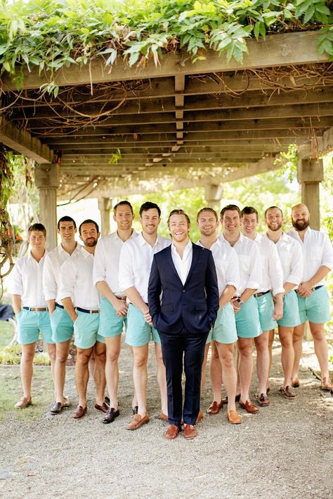 Groom And Groomsmen Pictures, Wedding Teal, Groomsmen Outfit, Groomsmen Pictures, Beach Wedding Groomsmen, Beach Wedding Groom, Groomsmen Ideas, Beach Wedding Outfit, Wedding Procession