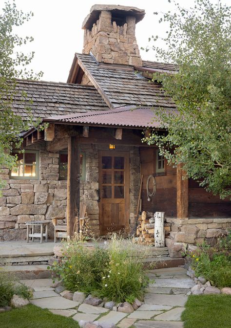 Hand Built Stone House, Stone Homes Exterior Rustic, Mountain Homes Plans, Stone Cabins And Cottages, Old Mountain House, Stone House In The Woods, Stone Mountain House, Mountain Cottage Exterior, Stone Cottage Exterior