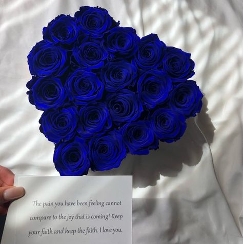 Blue Roses Aesthetic, Blue Rose Aesthetic, Wallpaper Royal Blue, Royal Blue Roses, Blue Flower Arrangements, Blue And White Roses, Roses Aesthetic, Royal Blue Flowers, Rose Aesthetic