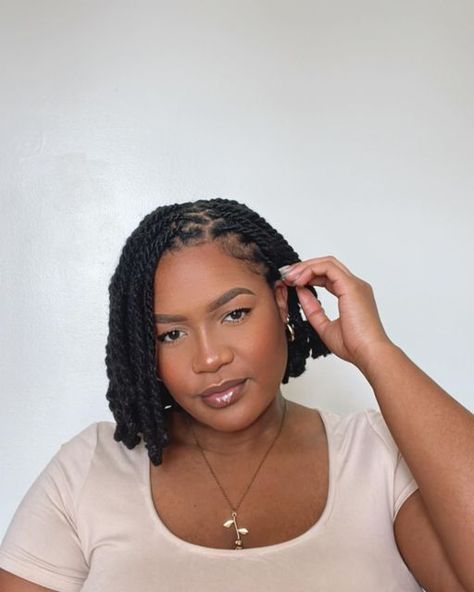 Assymetrical Loc Knot Bob, Loc Bob On Short Locs, Middle Part Loc Bob, Locs In A Bob Style, Asymmetrical Loc Bob, Loc Knots Styles Bob, Short Loc Bob, Loc Bob Styles, Bob Locs Styles