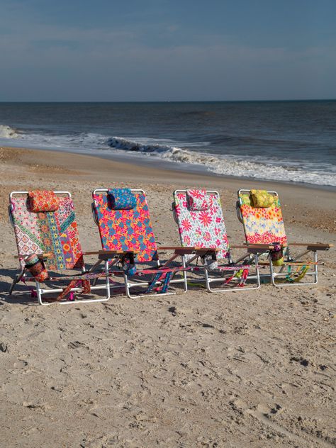 Colorful Boho Home, Backpack Beach Chair, Pink Beach Towel, Wooden Bird Houses, Entryway Inspiration, Towel Rod, Outdoor Essentials, Dream Beach, Beach Chair