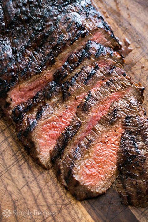 Grilled Marinated Flank Steak ~ A melt in your mouth flank steak that is cooked quickly with a high heat.  The marinade of soy sauce, honey and garlic does the trick for this cut of meat. from @simplyrecipes Steak Marinades, Flank Steak Recipe, Steak Marinade Recipes, Marinated Flank Steak, Flank Steak Recipes, Grilled Steak Recipes, George Foreman, Steak Marinade, Marinated Steak