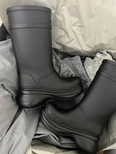 Black Balenciaga croc boots. Rain boots. Black. Balenciaga. Balenciaga Croc Boots, Balenciaga Crocs, 90s Girl Fashion, Croc Boots, Crocs Boots, Black Balenciaga, 90s Girl, Shoe Design, Aesthetic Shoes