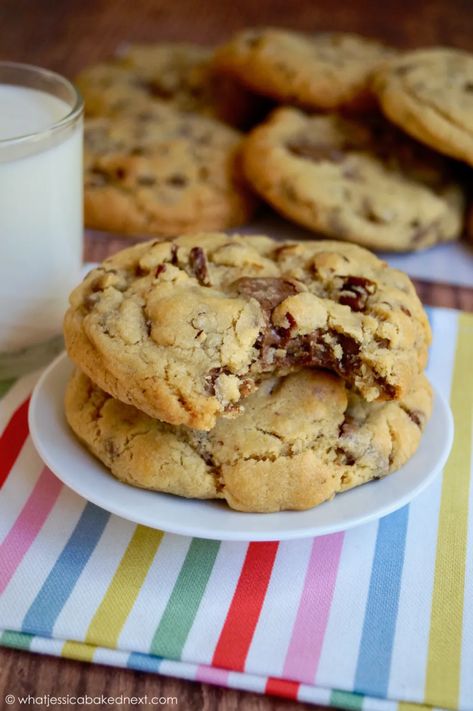 London Cookies, Chunky Cookie Recipe, Chocolate Pecan Cookies, Decadent Cookies, Nyc Cookies, Chunky Chocolate Chip Cookies, Cupcake Jemma, Chocolate Chip Cupcakes, Cinnamon Roll Cookies