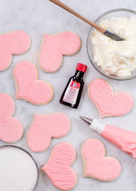 Buttercream Sugar Cookie Hearts | valentine sugar cookie recipes | valentine cookie recipes | buttercream icing for cookies | easy valentine desserts | how to frost valentine cookies || JennyCookies.com and @mccormickspices #buttercreamicing #valentinecookies #valentinedesserts Valentine Sugar Cookie Recipe, Icing Consistencies, Decorator Cookies, Sugar Cookie Recipes, Valentines Dessert, Pinterest Mom, Buttercream Cookies, Baking Storage, Valentine Stuff