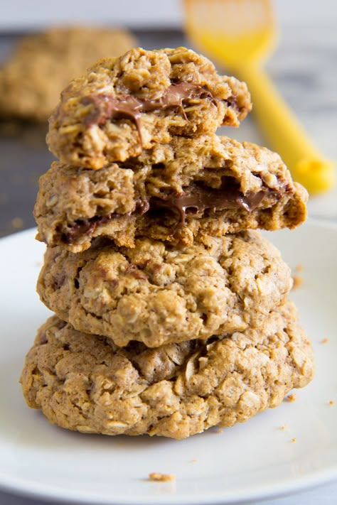 Brown Butter Oatmeal Cookies Stuffed with Nutella – immaEATthat Chewy Oatmeal Chocolate Chip Cookies, Vegan Oatmeal Cookies, Dark Chocolate Chip Cookies, Chocolate Chip Oatmeal Cookies, Cookies Kids, Best Christmas Cookie Recipe, Delicious Christmas Cookies, Banana Oatmeal Cookies, Vegan Oatmeal