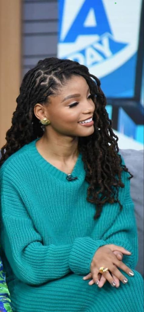 Hallie Bailey Locs, Halle Bailey Curly Locs, Halle Locs Hairstyles, Loc Curly Styles, Hailey Bailey Locs, Bhriannachanell Locs, Chloe Halle Locs, Halle Loc Styles, Crescent Part Locs