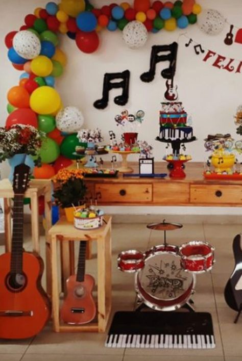 Tips, ideas y tendencias Music Birthday Party Theme, Music Party Decorations, Beatles Party, Music Birthday Party, Music Theme Birthday, Boys 1st Birthday Cake, Music Themed Parties, Rock Star Party, Music Birthday