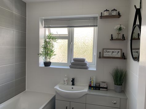 Grey and white bathroom with hints of black and oak Wood And Grey Bathroom, Bathroom Ideas White And Grey, Black And Oak Bathroom, Grey And White Bathroom Ideas, Grey Tile Bathroom, Grey White Bathroom, White And Grey Bathroom, Bathroom 2023, Minimalist Bathroom Decor