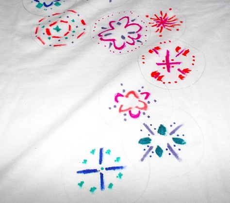 Sharpie Tie Dye Shirt | Easy DIY - The Botanical Texan Sharpie Shirts, Sharpie Tie Dye, Dye Clothes, Sharpie Colors, Diy Tie Dye Shirts, Blossom Cherry, Sharpie Crafts, Dye Techniques, Diy Sharpie