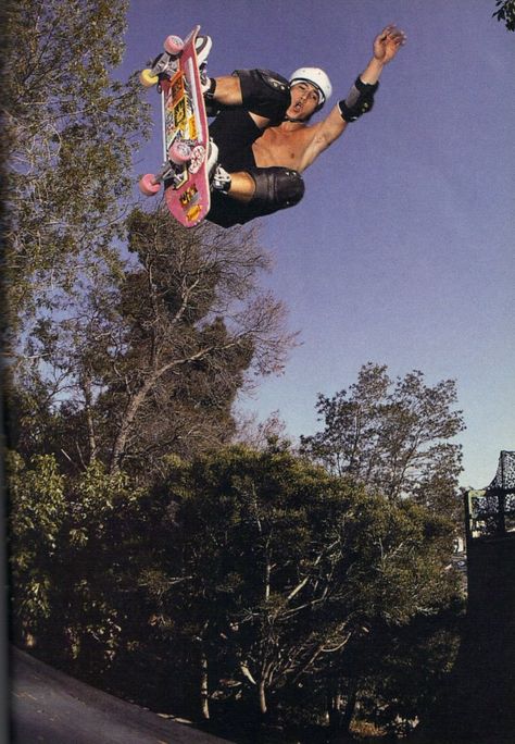 christian hosoi Skate Photography, Skateboard Photos, Bones Brigade, Skateboard Pictures, Old School Skateboards, Skate Photos, Skate And Destroy, Santa Cruz Skateboards, Skateboard Photography