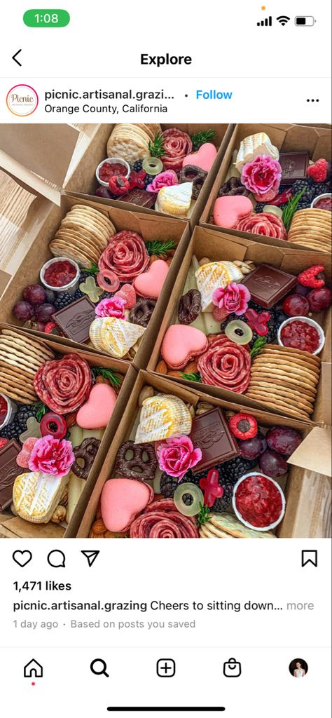 Valentines Party Food, Charcuterie Party, Graze Box, Charcuterie Gifts, Charcuterie Inspiration, Charcuterie Platter, Party Food Platters, Charcuterie And Cheese Board, Charcuterie Recipes