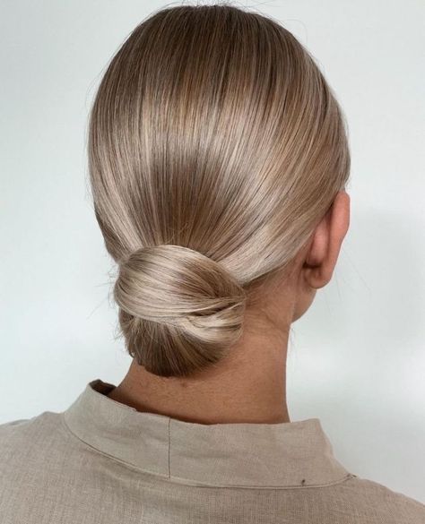 Hair Styles Low Bun, Diary Of A Model, Low Bun Bridal Hair, Frontal Styles, Minimal Glam, Girl Pink Aesthetic, Sleek Bun Hairstyles, Vogue Beauty Secrets, Low Bun Wedding Hair