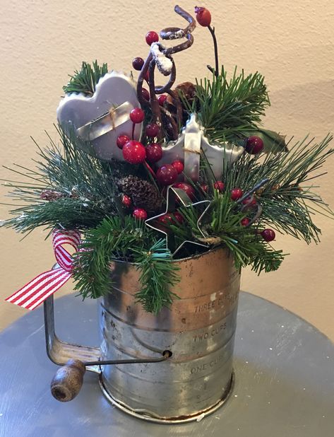 Vintage Flour Sifter Christmas, Vintage Sifter Decor, Old Sifter Ideas, Flour Sifter Christmas Ideas, Flour Sifter Repurposed, Christmas Sleds Decorated, Christmas Crock Decorating Ideas, Sifter Decor, Flour Sifters