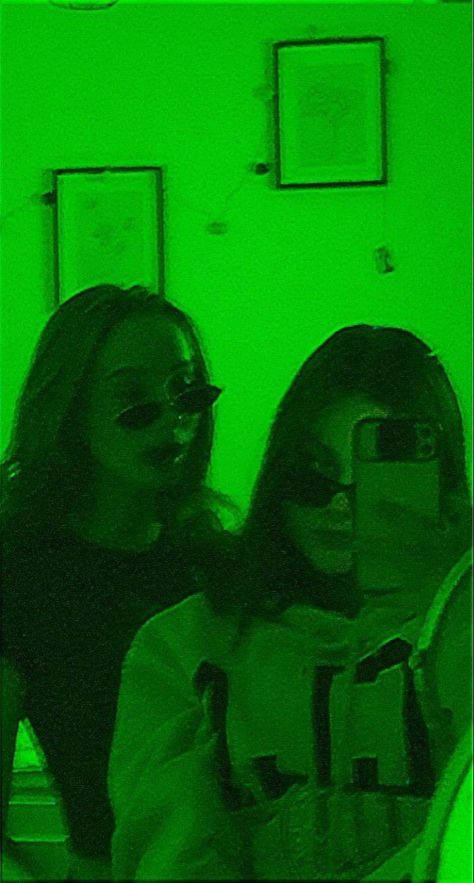 Slytherin Party, Slytherin Princess, Friends Icon, Cool Friends, Green Aesthetics, Baddie Vibes, Green Y2k, Two Girls, Green Aesthetic