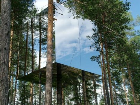 Almost Invisible Mirrored Tree House Built In Sweden House Of Mirrors, Treehouse Hotel, Sweden House, Tree House Designs, Mirror House, Asia Tenggara, Glass Cube, Tree Hugger, House Built