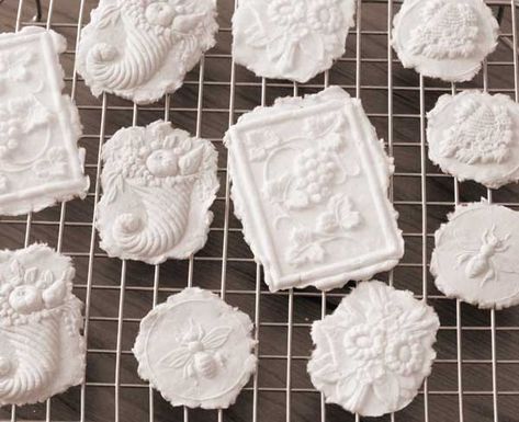 Toilet Paper Molds, Toilet Paper In Molds, Toilet Paper Paper Mache, Paper Mold Diy, Paper Mache Molds, Paper Casting, Brown Bag Cookie Molds, Paper Making Process, Handmade Paper Art