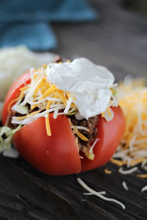 Taco Stuffed Tomatoes - 4 Sons 'R' Us Taco Stuffed Tomatoes, Save Money Challenge, Stuffed Tomatoes, Summer Eats, Ground Beef Tacos, Seasonal Produce, Healthy Tacos, Tacos Beef, Yummy Lunches