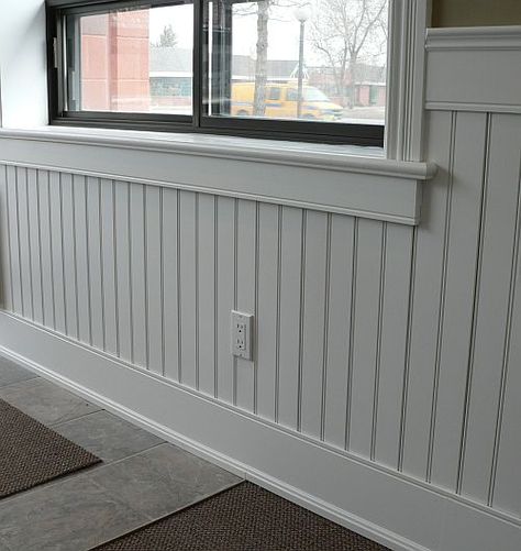 Beach Pinterest, Craftsman Wainscoting, Wainscoting Staircase, Wainscoting Height, Wainscoting Kits, Wainscoting Nursery, Picture Frame Wainscoting, Farmhouse Foyer, Wainscoting Hallway