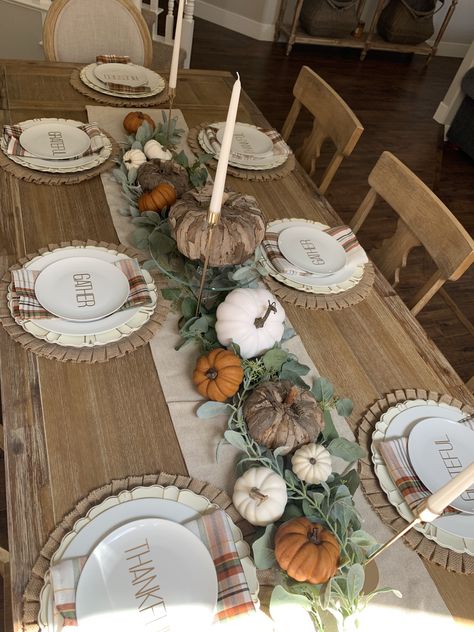 Hobby Lobby Thanksgiving Table Decor, Hobby Lobby Fall Tablescape, Hobby Lobby Thanksgiving Table, Elegant Thanksgiving Table Settings, Thanksgiving Table Settings Elegant, Thanksgiving Napkin Folds, Simple Thanksgiving Table Decor, Elegant Thanksgiving Table, Easy Thanksgiving Table Decor