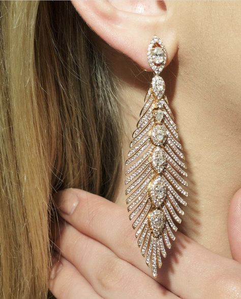 Western Earrings With Gown, Dangler Design, Brown Gown, Unique Diamond Earrings, Silver Earrings Wedding, Vintage Jewelry Diy, Delicate Gold Jewelry, Diamond Chandelier Earrings, Diamond Jewelry Earrings