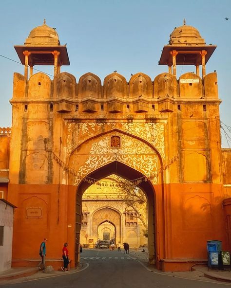 Jaipur: A city that's as beautiful as it is rich in history🧡 . . . . . . #galleryjpr #jaipurgallery #jaipur #jaipurtourism #jaipurtour #worldtourismday #jaipurtravel #indiatravel #amerfort #hawamahal #jalmahal #nahargarhfort #jaigarhfort #alberthall #rajasthantourism Hawamahal Jaipur, Jaipur Travel, Amer Fort, Tourism Day, India Travel, Jaipur, Tourism, History, Quick Saves