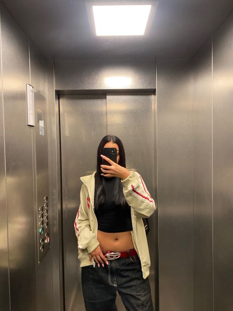 Red Diesel Belt, Diesel Belt Outfit, Elevator Mirror Selfie, Elevator Mirror, Red Ootd, Diesel Belt, Swag Clothes, Belt Outfit, Selfie Picture