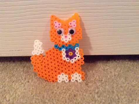 Orange kitty cat Orange Cat Perler Beads, Perler Cat, Cat Perler Beads, Easy Perler Beads, Perler Bead Ideas, Sophie Blackall, Perler Beads Ideas, Orange Kitty, Cat Template