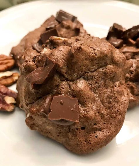 Keto Chocolate Pecan Cookies - Cookie Madness Keto Egg White Cookies, Chocolate Pecan Cookies, Christmas Yummies, Nut Cookies, Sugar Free Chocolate Chips, Keto Sweets, Keto Pancakes, Pecan Cookies, Keto Chocolate