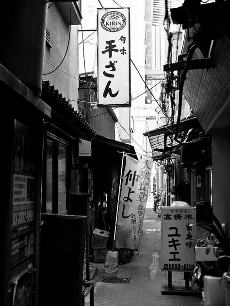 Cityscape Drawing, Tokyo Photography, City Streets Photography, Black And White City, Neon Aesthetic, Japan Aesthetic, Aesthetic Japan, Gothic Aesthetic, Bnw Photography