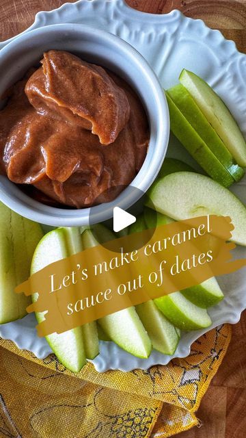 138K views · 4.9K likes | Charisse Petruno on Instagram: "You read that right! You can make a delicious and nutrient dense caramel sauce without all that sugar! Dates are my secret ingredient! Just pit 16 mejool dates and soak them in boiling water for 10 mins. Drain and pop those dates in a blender with a pinch of sea salt, a dash of vanilla, a drizzle of maple syrup and between 3/4-1 cup milk of choice. Blend until smooth and add more milk until you reach the desired consistency! Ta-da! Use as a dip for fruit or any other way you’d use caramel sauce!! And most of all enjoy!!" Dip For Fruit, Date Recipes, Diet Desserts, Healthy Meals To Cook, Dessert Dips, Snack Attack, Dessert Sauces, Homemade Snacks, Sweet Sauce