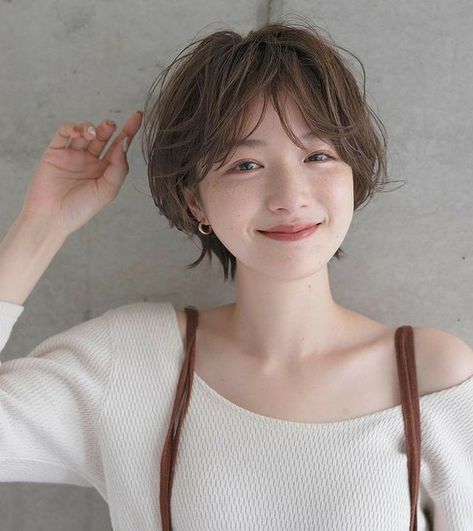 Japanese Short Hair, Korean Short Hair, Wavy Bob Hairstyles, Asian Short Hair, Shot Hair Styles, Girl Short Hair, Short Hair With Bangs, Hair Reference, Short Hair Haircuts